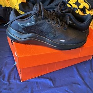 Nike Men's Black Low-Top Running Sneakers